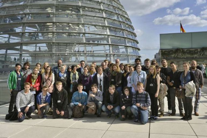 Studierende und Schüler beim Besuch des Deutschen Bundestages.