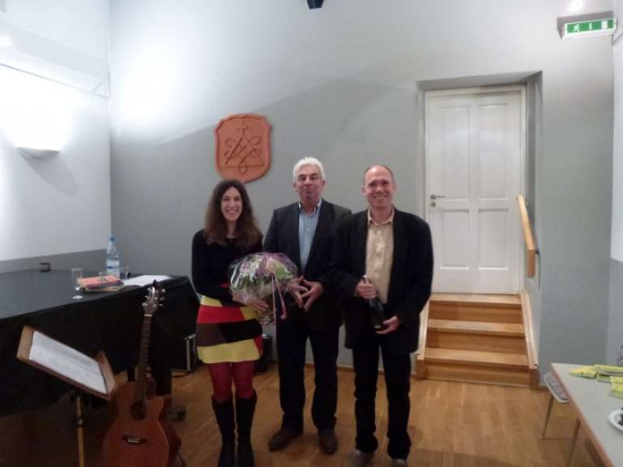 Isabelle Grussenmeyer und Dr. Stefan Woltersdorff in ihrem Element sowie zusammen mit Ortsbürgermeister Gerhard Beil.
