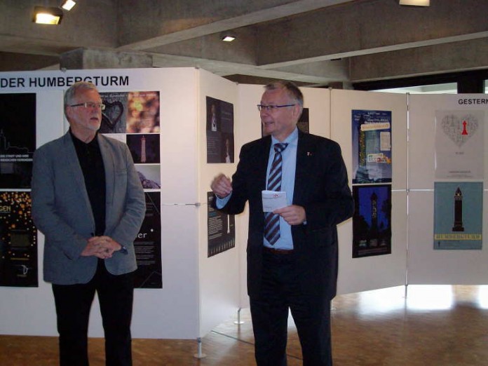 Oberbürgermeister Dr. Klaus Weichel (rechts) bei der Eröffnung
