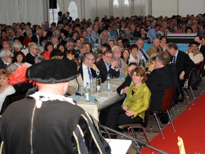 Stadtbürgermeister Adolf Kauth lud 750 Gäste zum Festakt ein.