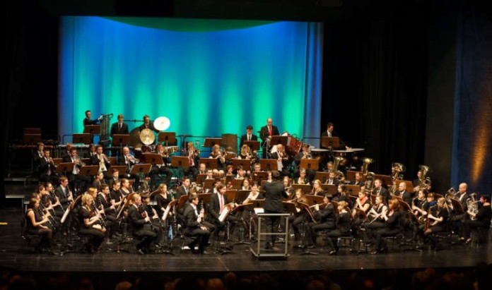Über 80 Musikerinnen und Musiker hatten ein reichhaltiges Programm geboten.