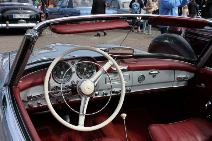 Blick in einen Oldtimer