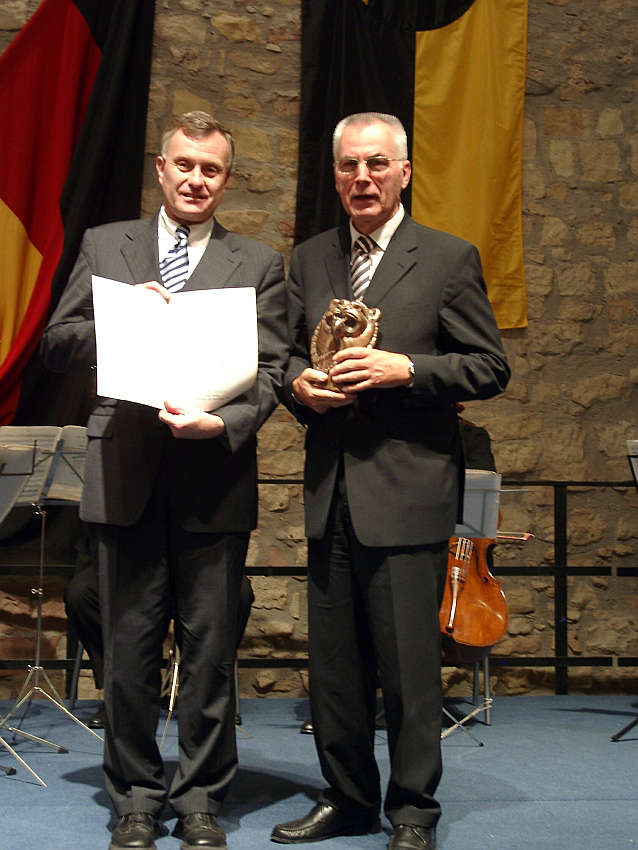 Vom Bezirksverband Pfalz 2005 mit dem Pfälzer Löwen: Joachim Stöckle (rechts) mit dem amtierenden Bezirkstagsvorsitzenden Theo Wieder