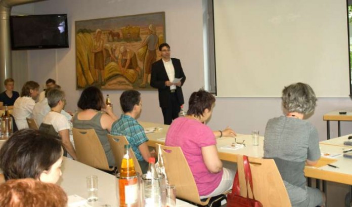 Sozialdezernent Bürgermeister Thomas Hirsch bei der Eröffnung der Tagung.