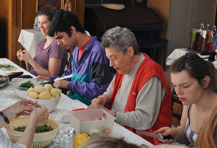 Projekt „Come together – Kooperation zwischen Jung und Alt“ der Johannesberg Schule der Johannes-Diakonie Mosbach und dem Tannenhof in Neckarelz