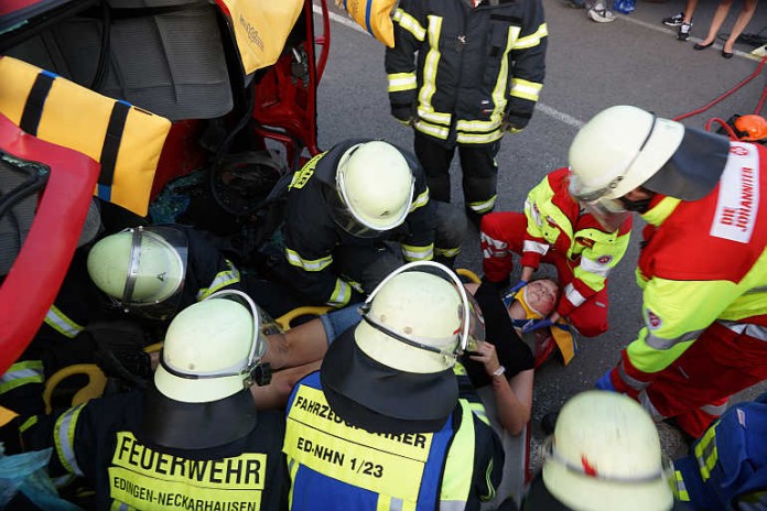 Personenrettung steht bei Verkehrsunfällen und Bränden an erster Stelle.