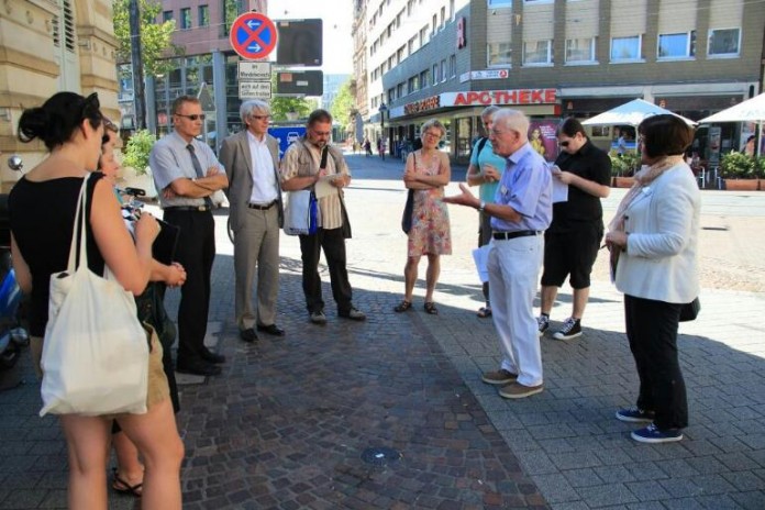 Stadtrundgang - Thema "Jüdische Geschichte und Leben in Karlsruhe sowie das Projekt Stolpersteine"