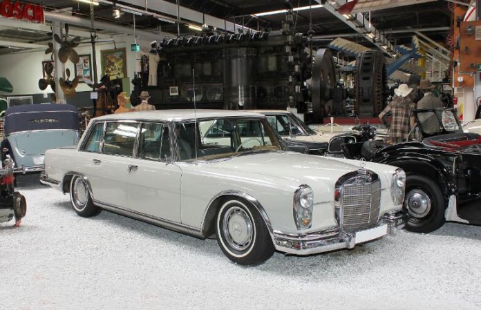 Das Auto & Technik Museum Sinsheim erinnert an den 50. Geburtstag des Mercedes Benz 600.