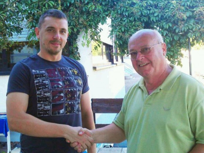 Miro Stychlok (1. Vorsitzender Badener Greifs, links) und Jürgen Rappold (1. Vorsitzender Bulacher SC)