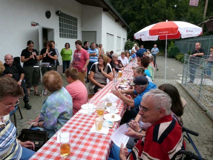 100 Personen folgten der Einladung zum Dankeschön-Grillfest für ehrenamtliche Betreuer in Hatzenbühl