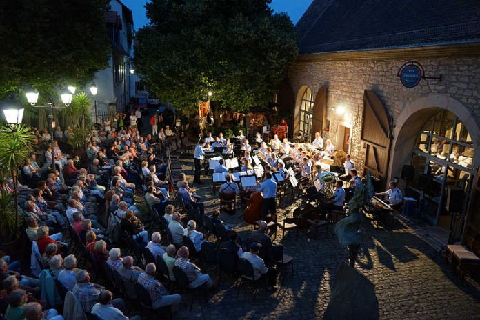 Das Landespolizeiorchester Rheinland-Pfalz spielte wieder in Freinsheim.