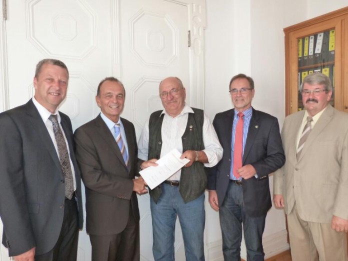 Verbandsbürgermeister Frank Leibeck, Landrat Dr. Fritz Brechtel, Klaus Thümling, MdL Wolfgang Schwarz und Bürgermeister Peter Goldschmidt.