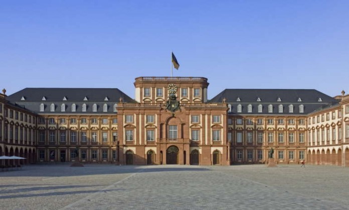 Ehemalige Residenz der Kurfürsten von der Pfalz: das Mannheimer Schloss