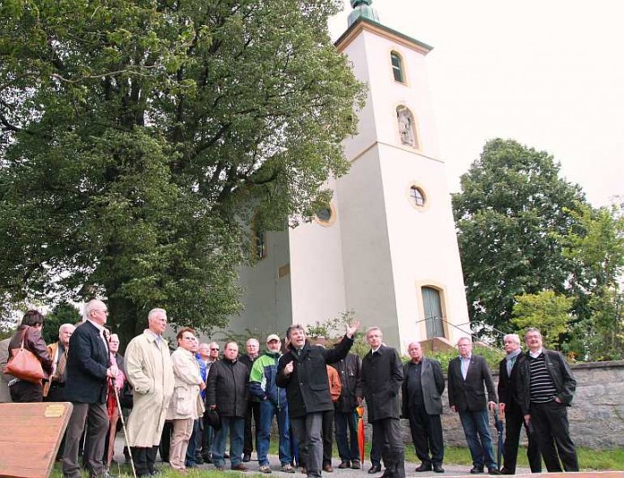 Ziel des diesjährigen Treffens der ehemaligen Bürgermeister und Kreisräte war der Michaelsberg bei Untergrombach.