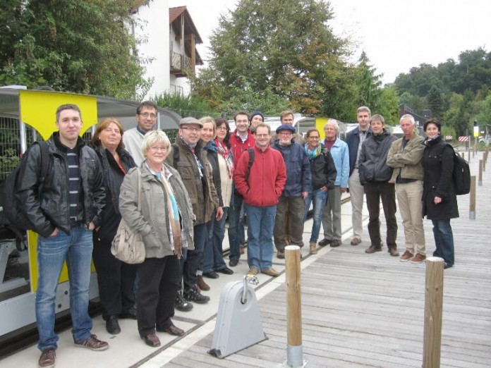 Die Mitarbeiter des Verbandes Region Rhein-Neckar bei ihrem Betriebsausflug mit der Solardraisine im Odenwald.