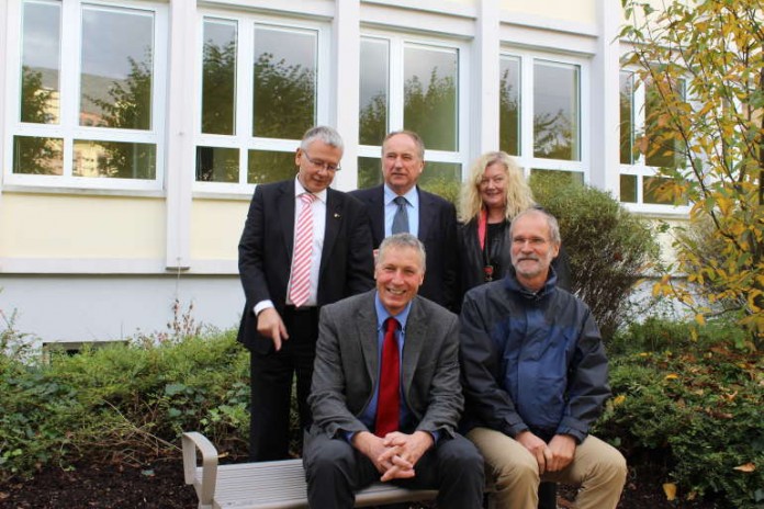 v.l.n.r. Dr. Klaus Weichel, Karl-Heinz Dielmann, Karin Decker, vorne: Peter Kiefer, Uwe Reis
