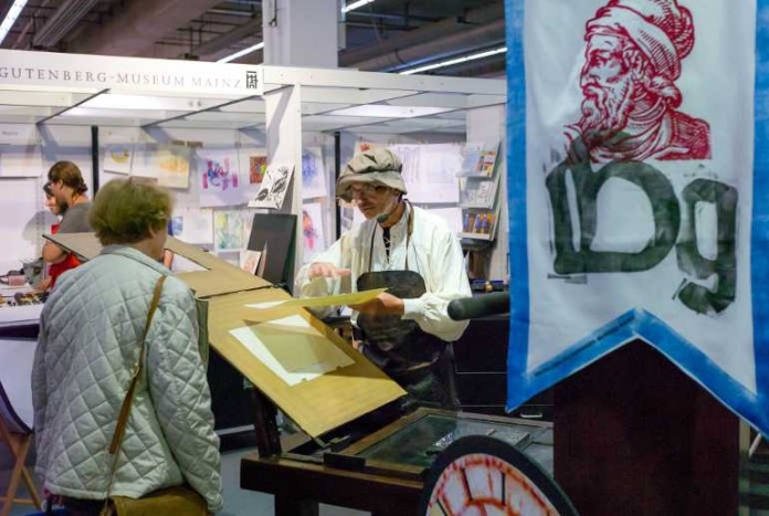 Alle sind zufrieden mit dem Ergebnis der diejährigen Frankfurter Buchmesse. So zieht auch das Gutenberg Museum in Mainz eine positive Bilanz der Messe