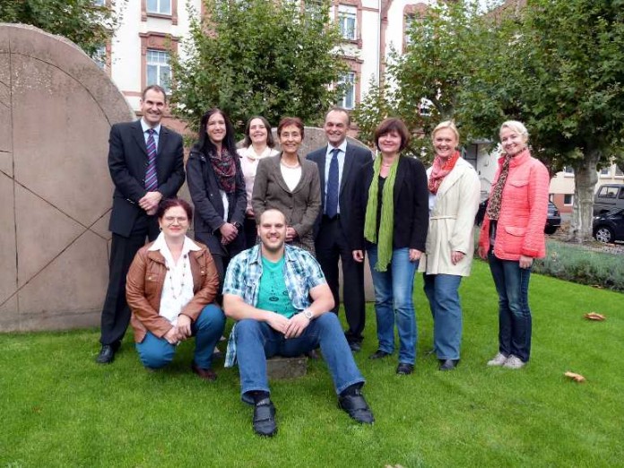 Das Team der Beratungsstellen mit Landrat Dr. Fritz Brechtel, hintere Reihe Mitte