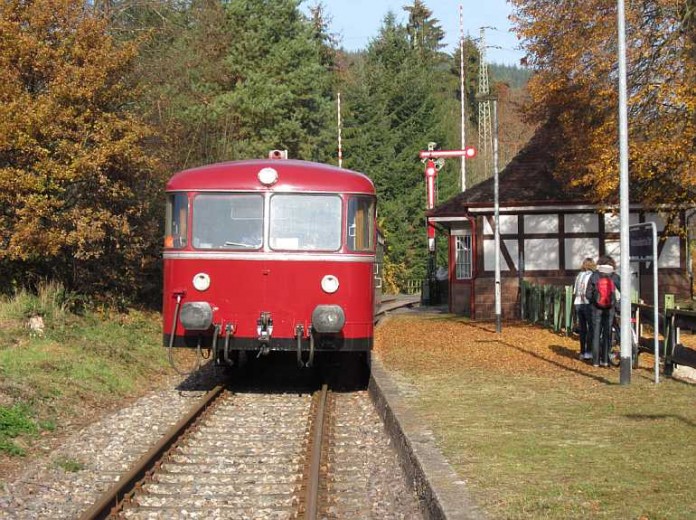 der historische Schienenbus der Pfalzbahn