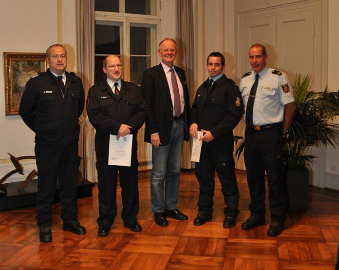 Michael Bumb (Stellv. Stadtfeuerwehrinspekteur), Matthias Ruck (ehemaliger Stadtjugendfeuerwehrwart), Oberbürgermeister Hans-Dieter Schlimmer, Florian Strauch (Stadtjugendfeuerwehrwart), Dirk Hargesheimer (Stadtfeuerwehrinspekteur)