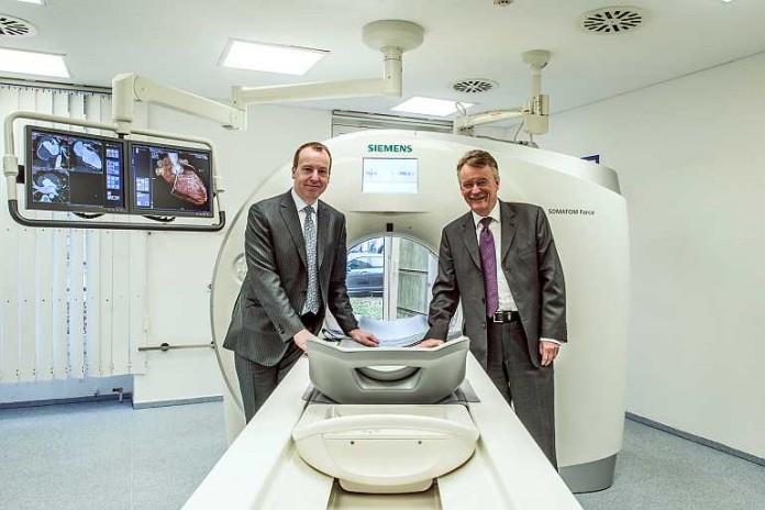 Somatom Force, der neue Computertomograph (CT) von Siemens, wurde an der Universitätsmedizin Mannheim (UMM) weltweit erstmals öffentlich vorgestellt.