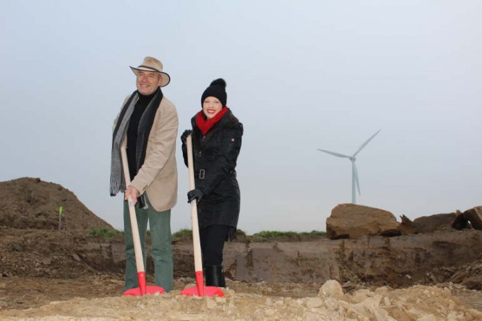 Ortsbürgermeister Hartmut Schmitt und Bürgermeisterin Anja Pfeiffer