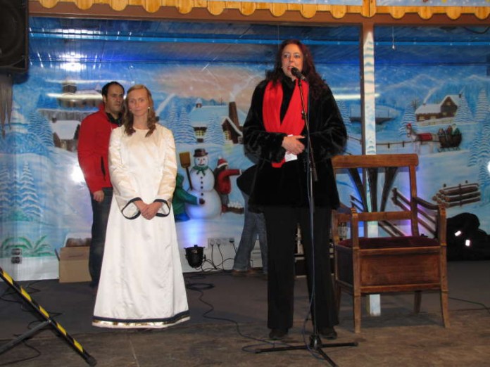 v.l. Lautrer Christkind, Bürgermeisterin Dr. Susanne Wimmer-Leonhardt