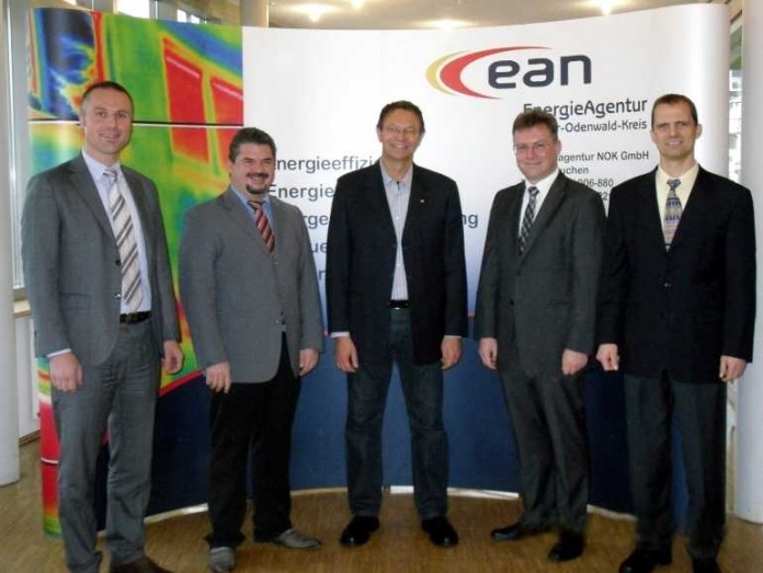 Energieforum Zukunft: v.r. Dipl.-Ing. Uwe Ristl, Geschäftsführer EAN; Landrat Dr. Achim Brötel; Referent Dipl.-Ing. Jürgen Gänßmantel; Bürgermeister Michael Keilbach, Mosbach; Jochen Lang von der Akademie der Ingenieure