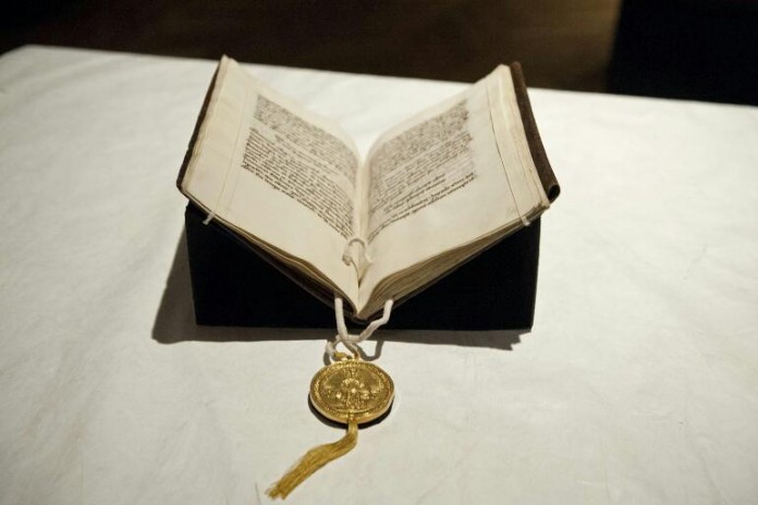 Ab heute bereichert ein absolutes Glanzstück die Präsentation in den Reiss-Engelhorn-Museen: die Goldene Bulle, die im Juni von der UNESCO zum Weltdokumentenerbe erklärt wurde.