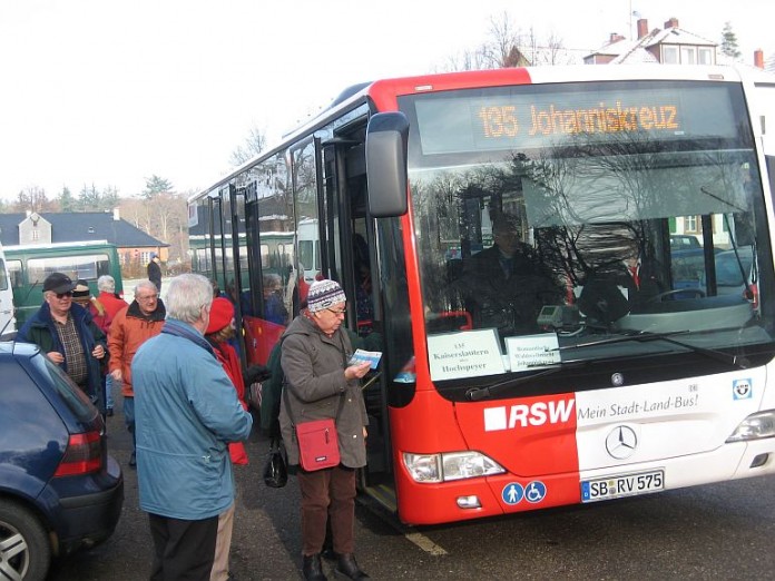 Mit Bussen zur Waldweihnacht in Johanniskreuz (Foto: Haus der Nachhaltigkeit)