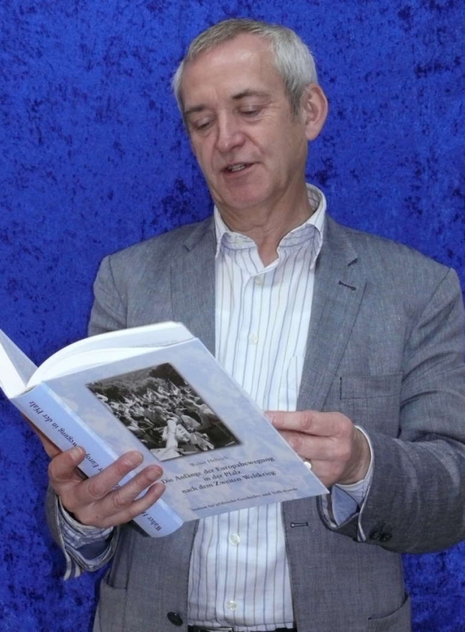 Freut sich über die Neuerscheinung im Verlag des Instituts für pfälzische Geschichte und Volkskunde: Direktor Roland Paul