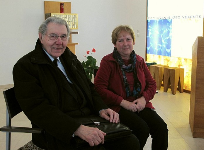 Pfarrerin Lauer und Pater Mack