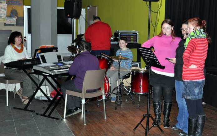 Bereicherten den Abend für die Ehrenamtlichen: die Mitglieder der „Band of Mountain School“.