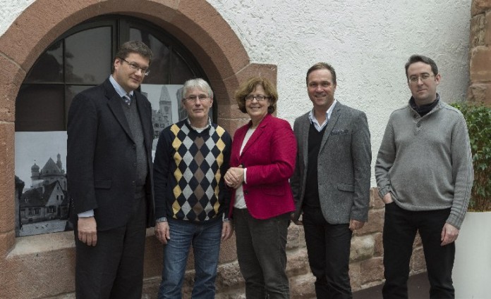 Museumsdirektor Dr. Eckart Köhne, Museums-Fotograf Peter Haag-Kirchner, Bürgermeisterin Monika Kabs, Verwaltungsleiter des Museums Gerhard Bossert und Dr. Joachim Kemper, Abteilungsleiter Kulturelles Erbe (Stadtarchiv, Museen, Gedenkstätten)