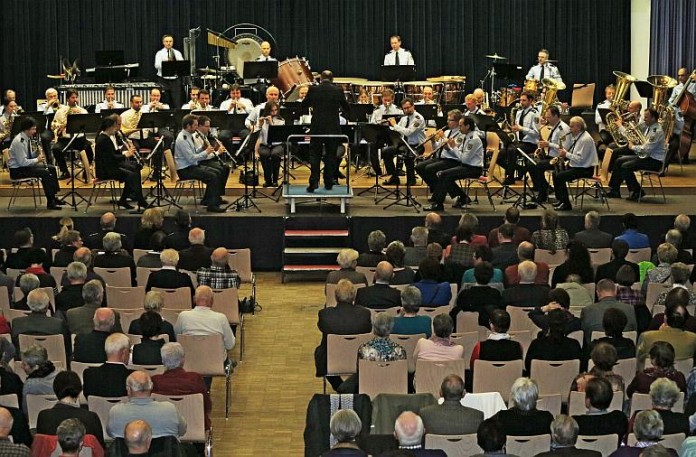 Das Bundespolizeiorchester München gastierte am Samstagabend zum Neujahrskonzert 2014 in der Karolingerhalle in Prüm.