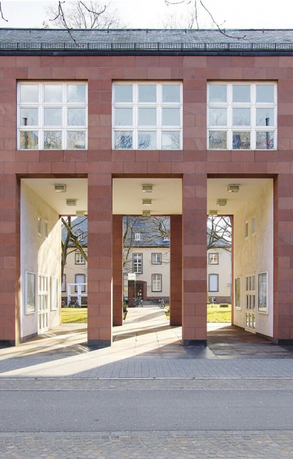 Das Wissenstor der Badischen Landesbibliothek an der Karlsruher Erbprinzenstrasse