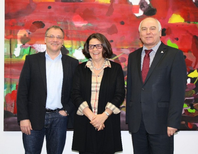 Jens Hohmann, Hedwig Baumgärtner-Herberger und Oberbürgermeister Hans Georg Löffler (v.li.).
