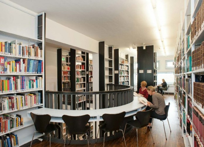 Die Arbeitsgemeinschaft der Kunst- und Museumsbibliotheken (AKMB) hat die Bibliothek des TECHNOSEUM jetzt erneut zertifiziert. Bei der Qualitätsauszeichnung müssen 83 Standards erfüllt werden.