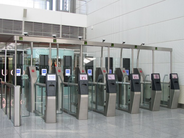 Das Grenzkontrollsystem EasyPass am Flughafen München.