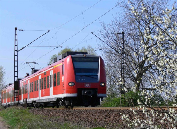 Im Jahr 2013 fuhren 0,4 Prozent mehr Menschen mit Bus und Bahn als 2012.