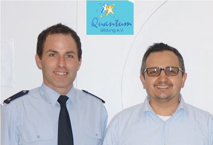 Polizeirat Heiko Arnd (Polizei Frankenthal) und Dr. Kadir Aksogan vom Verein Quantum Bildung e.V.