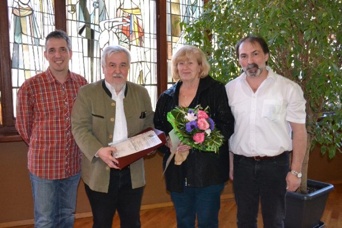 2. Vorsitzender Peter Dörrzapf, die Jubilare Peter Seelmann und Renate Krüger-Haag, 1. Vorsitzender Georg Buchmann.
