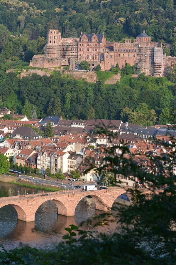 Die Zufahrt zum Heidelberger Schloss über die Neue Schlossstraße ist vom 24. bis 28. März gesperrt – eine Ausweichroute wurde festgelegt.