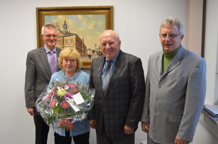 (v. l.): OB Dieter Gummer, Walfriede Haag, Hans Christ, Personalrat Dieter Reif.