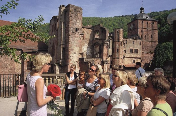 Die Stadtrundfahrt mit Schlossbesuch zählt zu den touristischen Highlights in Heidelberg.
