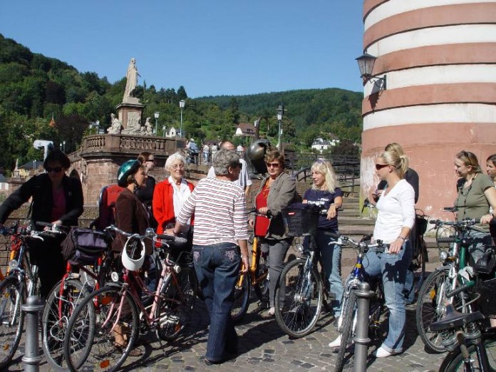 Das Stadtmarketing bietet für Gruppen geführte Radtouren durch Heidelberg an.