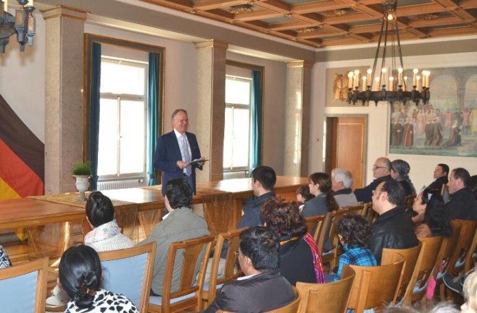 Die Einbürgerungsfeier fand im Landauer Rathaus statt.
