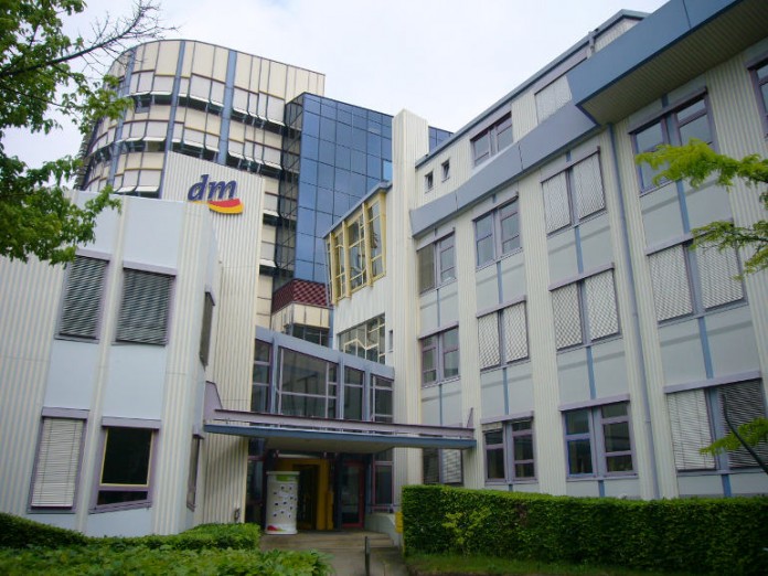 Die dm-Firmenzentrale bleibt bis 2017 in der Karlsruher Carl-Metz-Strasse.