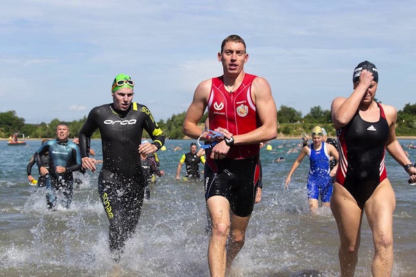 Ausstieg beim Rheinstetten Triathlon aus dem Epplesee