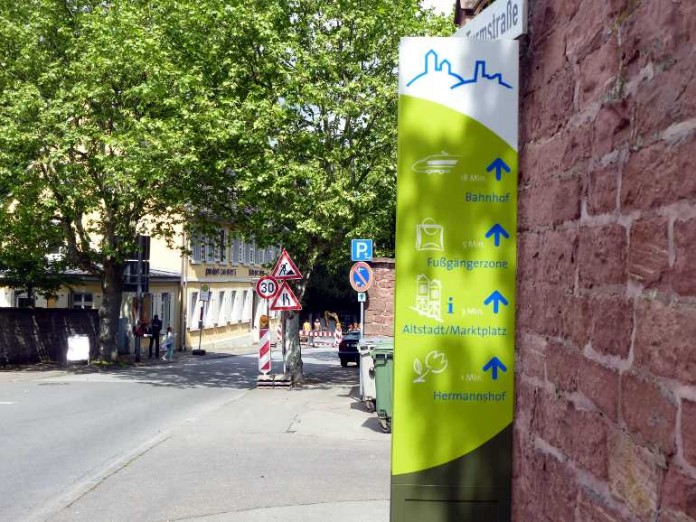 Sorgen für eine bessere Orientierung in Weinheim: Die mannshohen Hinweis-Stelen
